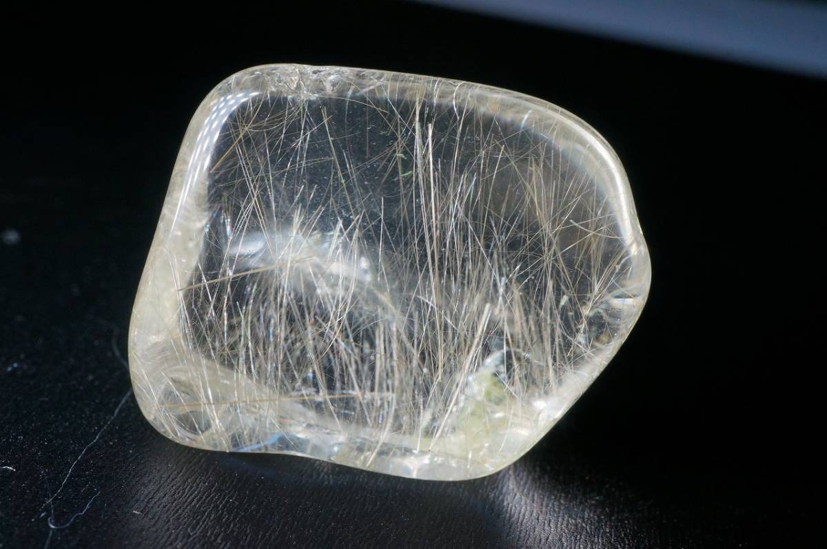 【即決価格!早い者勝ち】希少!35年前の未使用在庫!早い者勝ち!透明度抜群上質ルチルクォーツルース45.1ct甲府研磨加工拍卖