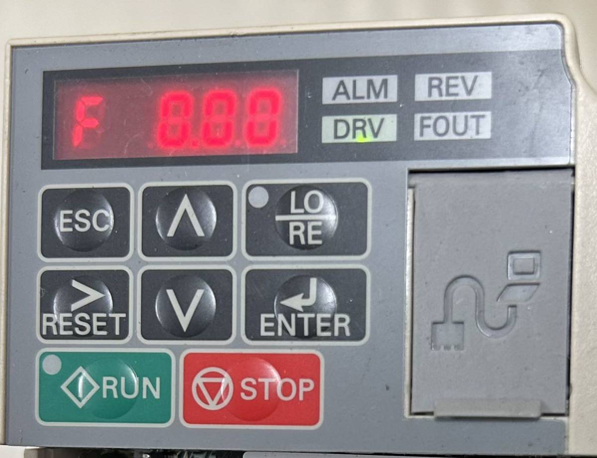 通電確認済 YASKAWA インバーター CIMR-VA2A0001BAA拍卖