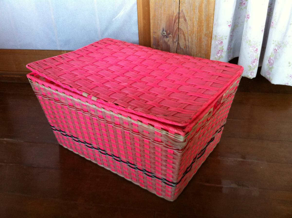 昭和レトロポップ ビニール編みかご 蓋付収納ケース ピンク拍卖