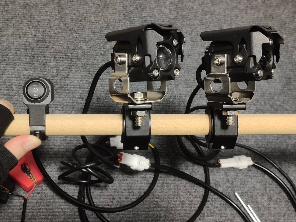 すぐに使えるキット バイク用 車用 補助ライト LED ワーライト作業灯 ledフォグランプ 黄白切り替え式 防水&防塵 船舶/機械汎用/オートバイ拍卖