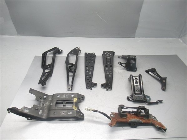 D1R5-0414 ヤマハ マグザム ステーセット 9点 セット 純正品 【SG21J-009~ (平成22年式 インジェクション ) 動画有】拍卖