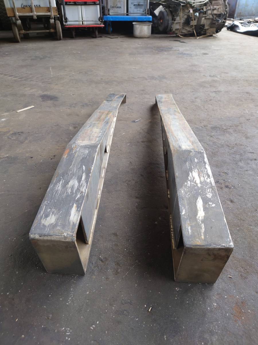 カプラガイド 滑り台 すべり台 トラクターヘッド トレイラー メッキ ステンレス 三菱 いすゞ UD 日野 トラック 2023040602 530210拍卖