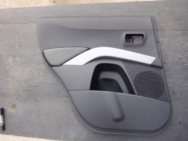 HD1411 CW5W アウトランダー 純正 左 リア ドア トリム 内張 42246拍卖