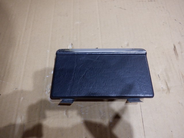 ベンツ 560SEL W126 左ハンドル 純正 左 リア ドア 灰皿 42410/b1拍卖