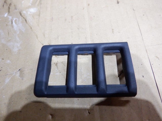 ベンツ 560SEL W126 左ハンドル 純正 左 リア シート スイッチ カバー 42423/b1拍卖