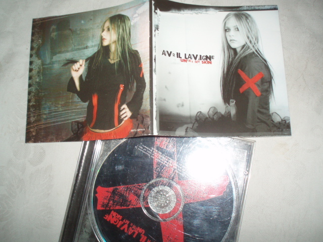 AVRIL LAVIGNE アヴリル・ラヴィーン / Under My Skin 拍卖