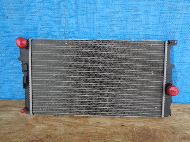 AZ30 BMW F20 F22 F30 ラジエター 7600516拍卖