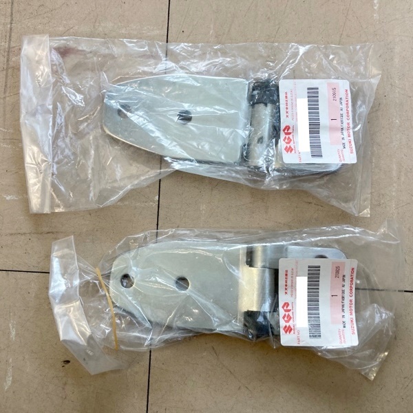 新品 未使用 スズキ純正 ジムニー JA11C JA12W シエラ JA71 JA71C 3型 JB31 JB32 ドアヒンジセット アッパー1個 ロア1個 スクリュー8個拍卖