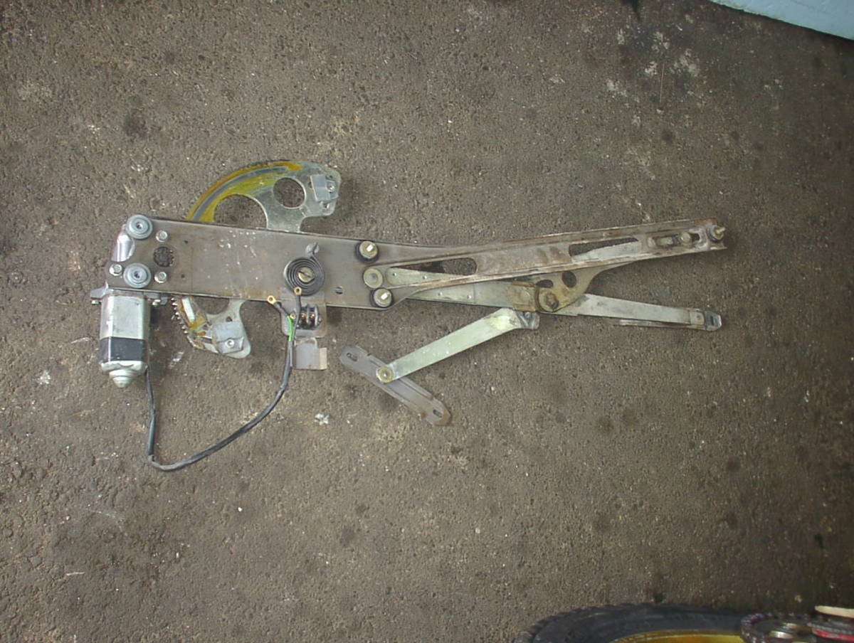 R107046 500SL 後期、最終型EU並行車 右PW レギュレーター モーター付き 107 560SL拍卖