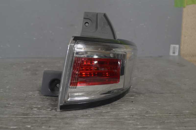 エルグランド ライダー 前期(PE52) 純正 スタンレー 破損無 取付OK 動作保証 右 テールランプ P9503 / 26550-1A52C k070654拍卖