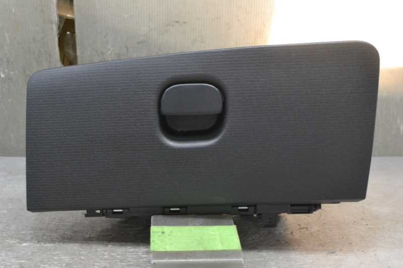 フィアット パンダ 右ハンドル 前期(13909) 純正 良品 取付OK 動作保証 グローブボックス k071150拍卖