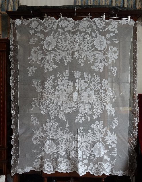 Grace アンティーク フランス 20世紀初頭 コーネリー刺繍 (&モスリンアップリケ) のパネル 横108cm (レース含むと125cm) × 縦144cm拍卖