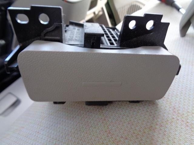 ムーヴ DBA-LA150S ドリンクホルダー 助手席側 トリム FB40拍卖