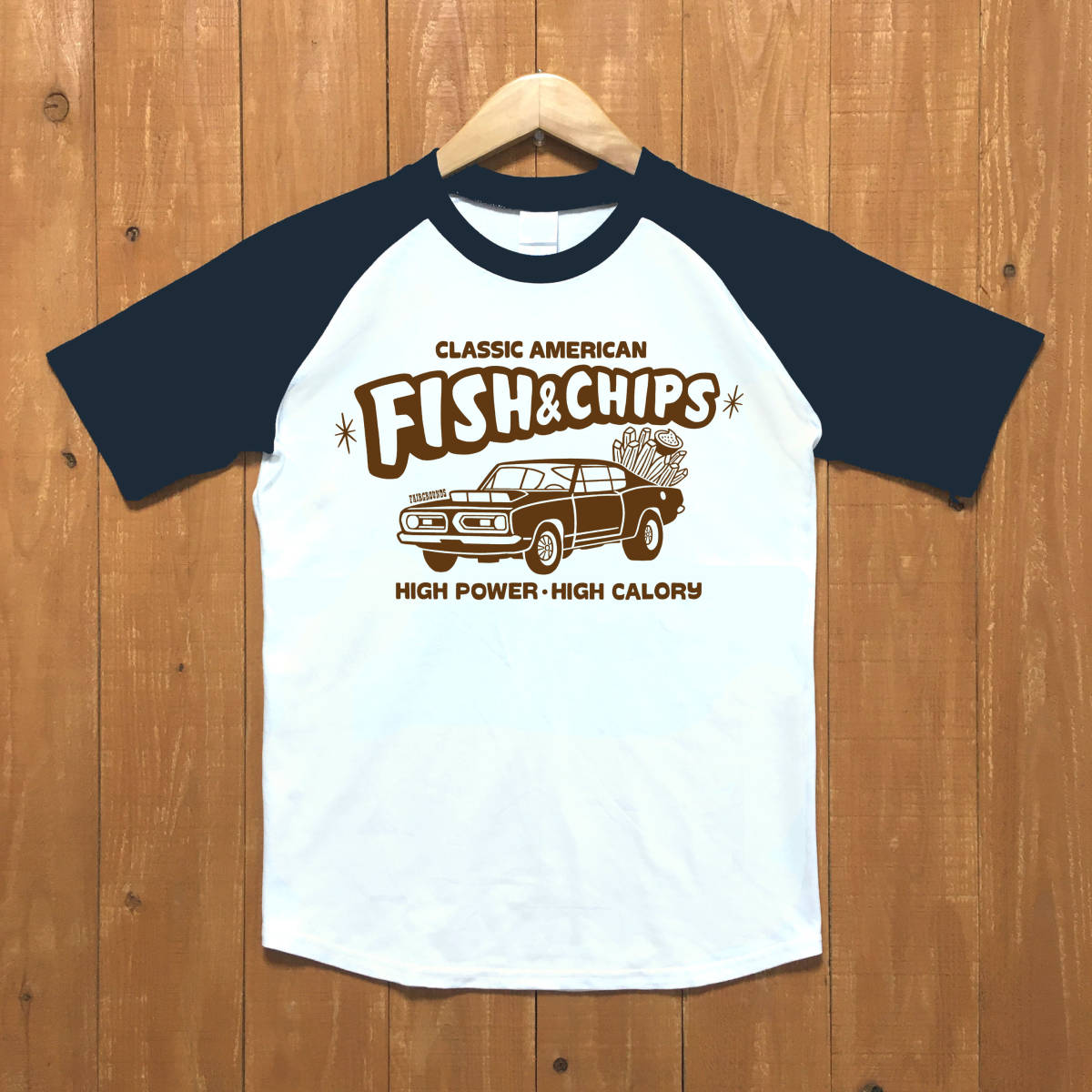 ■ FISH&CHIPS ラグランTシャツ■XLサイズ(ネイビーxブラウン)アメリカ アメ車 モパ- MOPAR PLYMOUTH BARRACUDA ハンバーガー ポテト拍卖