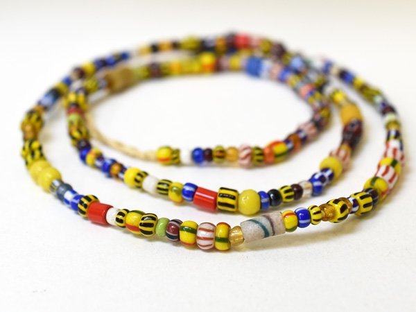 ●わくわく とんぼ玉★得割! カンネ多めのクリスマス中粒ビーズ一連 蜻蛉玉 トンボ玉 トレードビーズ【J22007】拍卖