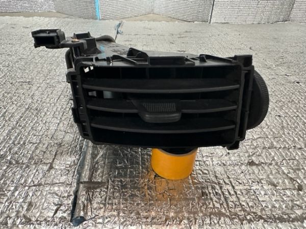日産 NISSAN セレナ SERENA C25 純正 エアコン ルーバー 吹き出し口 ベンチレーター RH 右 68760 CY000 No.1298拍卖