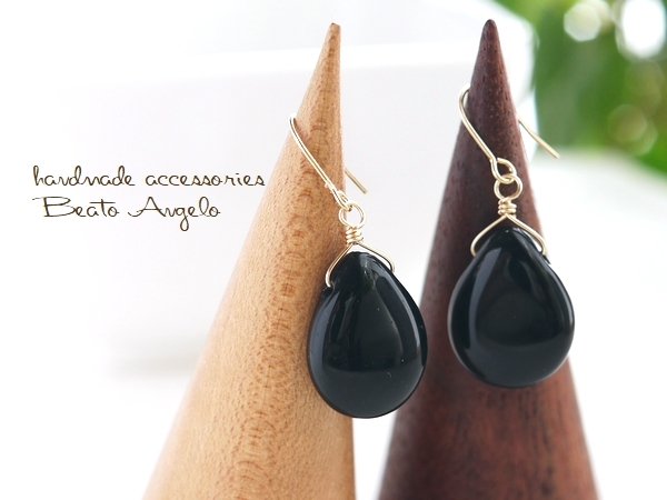 ◆+angelo+K14GF チェコ 洋梨ドロップの一粒ピアス(p-009)ジェット ブラック シンプル 大人 チタン 樹脂 イヤリング拍卖