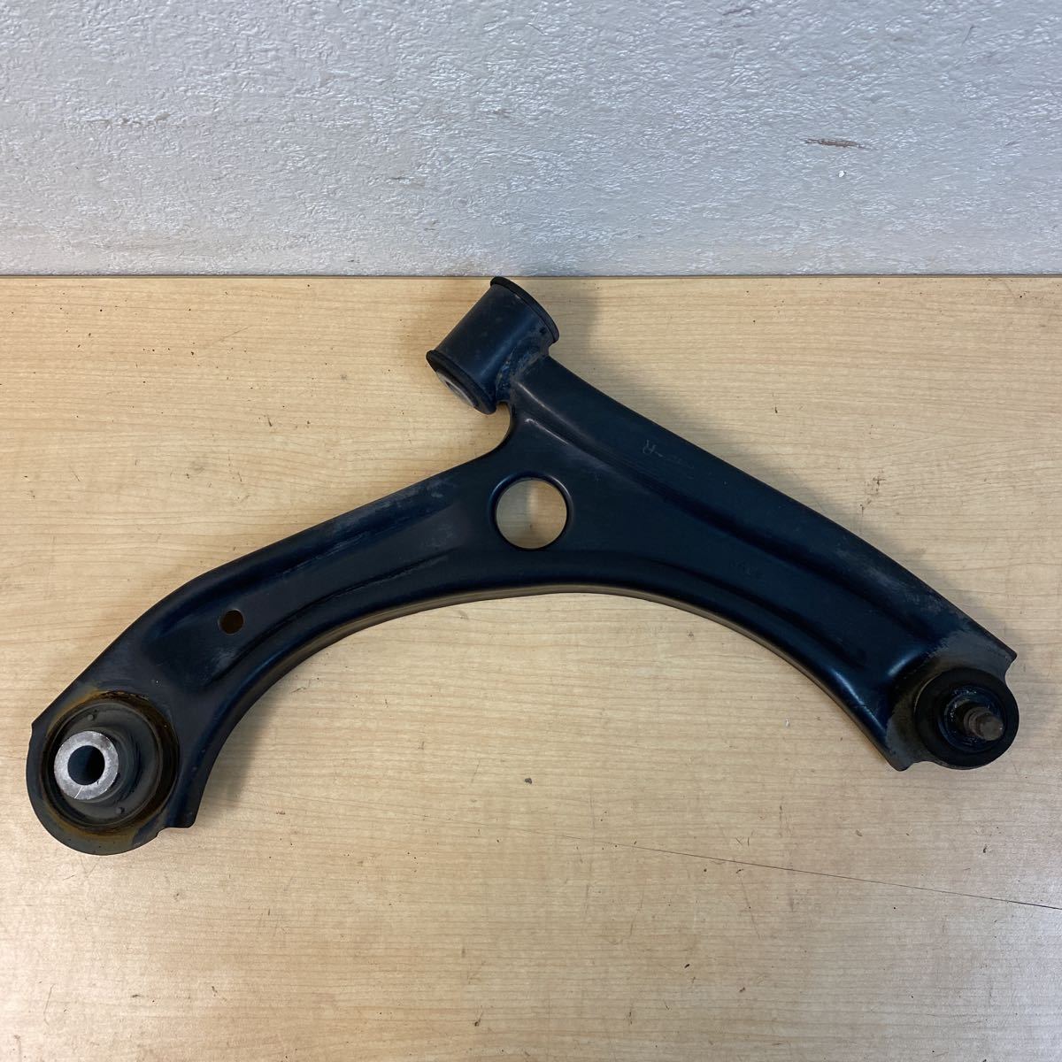 ★スズキ アルトHA36V★右フロントロアアーム/YD287拍卖