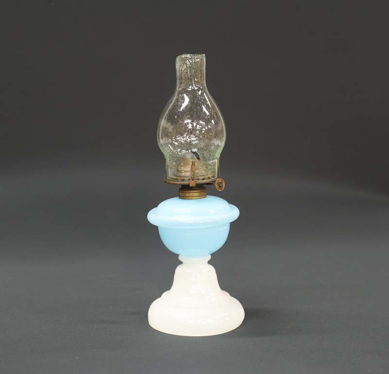 即決■ 明治ガラス トルコブルー油壺 中ランプ 高33cm 明治ランプ拍卖