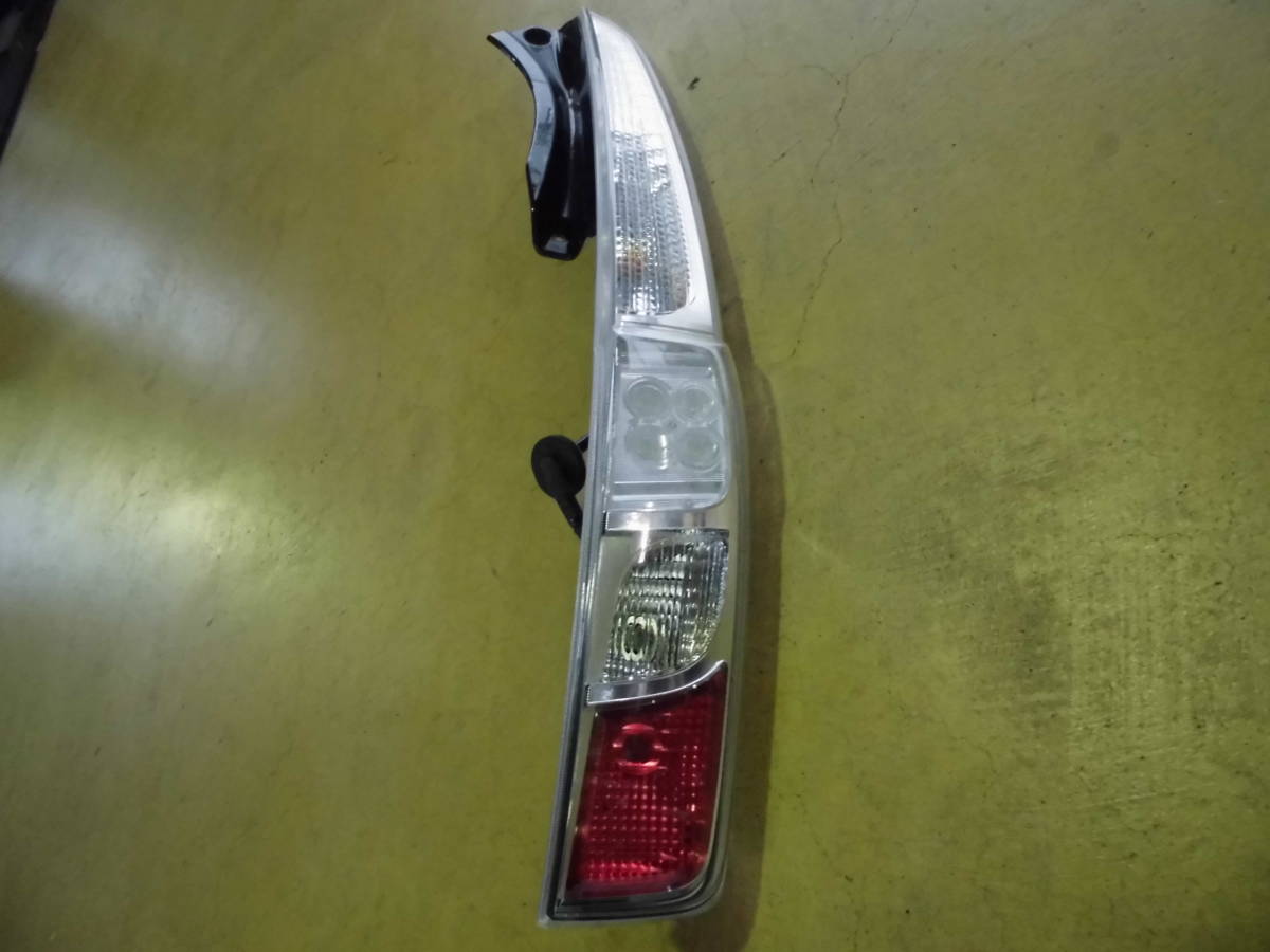 H24 ムーブ カスタム LA100S 右 テール ランプ 中古品拍卖