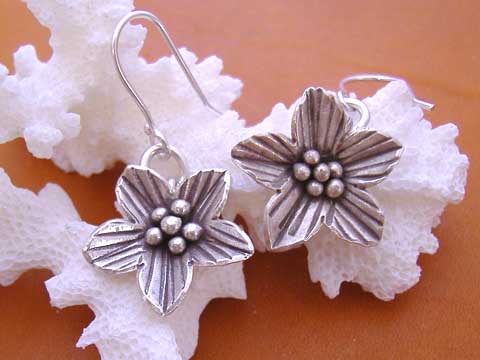 ◆カレン族シルバービーズ 花ピアス13◆ゆり・フラワー拍卖