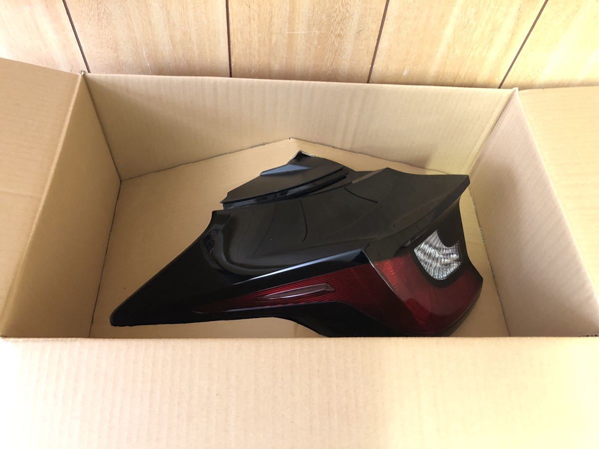 ヤリス KSP210/MXPA10/MXPH10 純正 左テールランプKOITO K0-9 81561-K0010 美品!拍卖