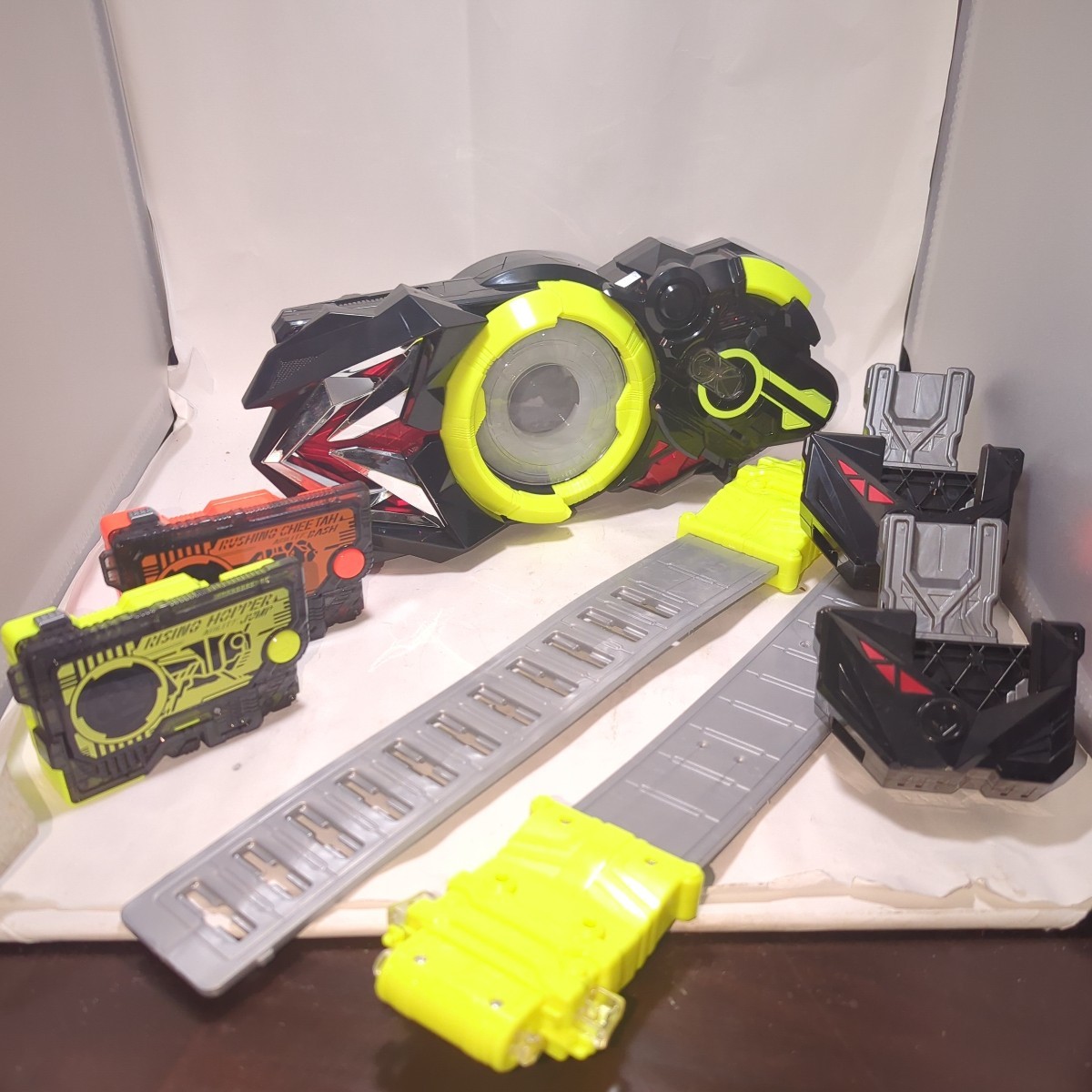 BANDAI 仮面ライダー ベルト DX飛電ゼロワンドライバー&プログライズホルダーセット拍卖