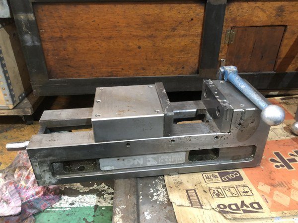 TF220037 ERON ロックタイトFA精密マシンバイス FA VISE 125 ハンドルあり 口金幅:125mm キズあり拍卖