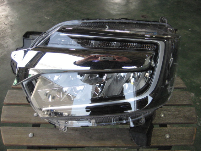 ホンダ N-BOX カスタム JF3/JF4 純正 右 ヘッドライト LED STANLEY W3106 管理C2128拍卖