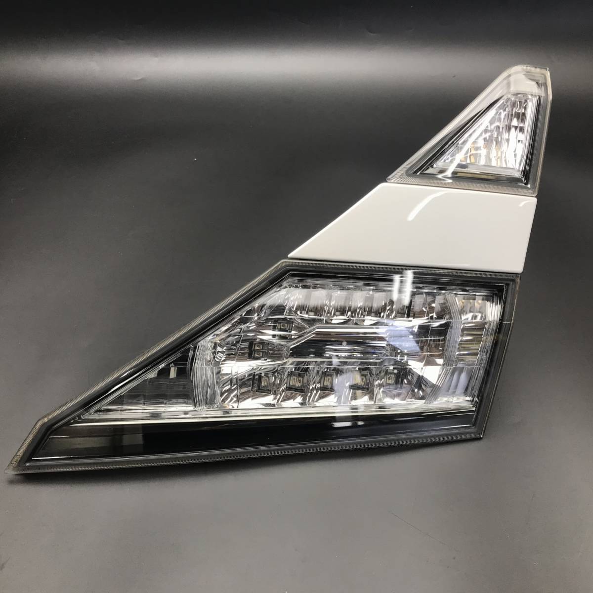 ヴェルファイア ANH20 ANH25 GGH20 GGH25 純正 テールガーニッシュ 右 KOITO 58-35 スタンプナンバー5 即決/即納拍卖