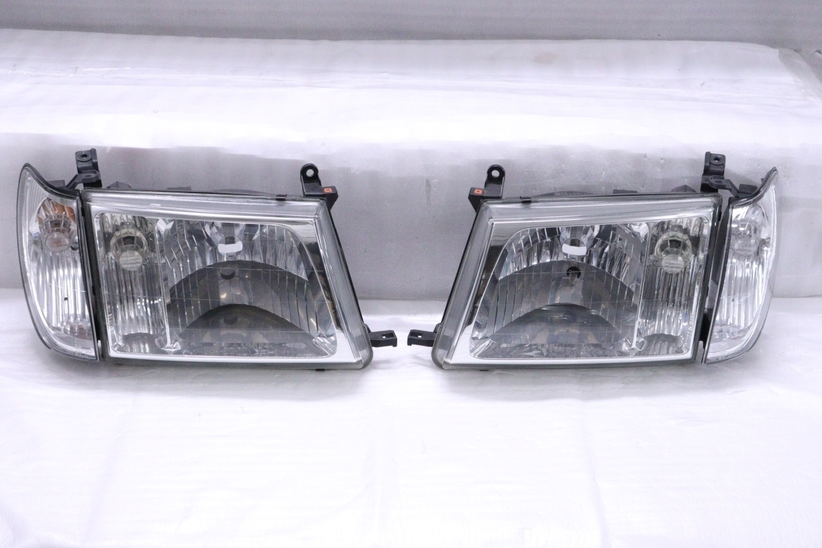 33-1697★前期 ハロゲン UZJ100 ランドクルーザー★左右ヘッドライト ウインカー付 KOITO 60-67 60-64 打刻:ウ 純正★トヨタ ランクル (UK)拍卖