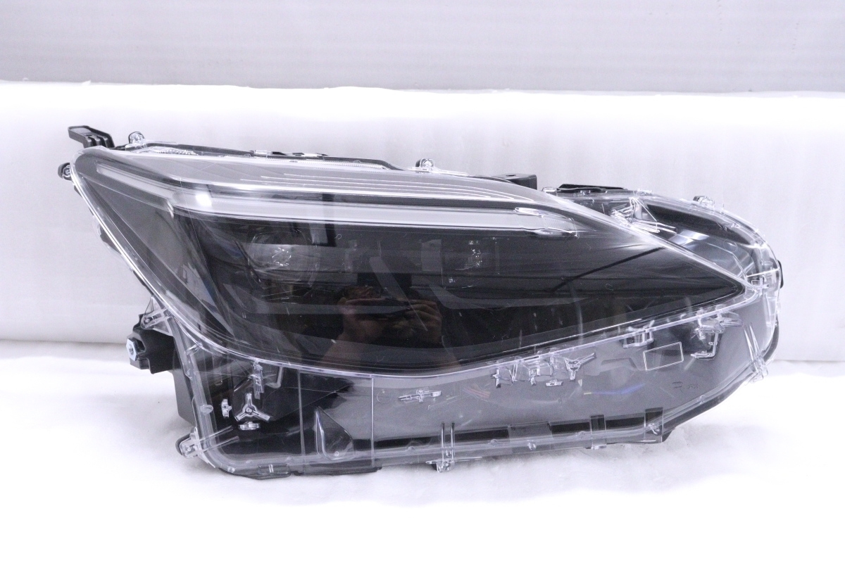 34-166★美品★LED MXPB10 ヤリスクロス★右ヘッドライト KOITO 52-326 打刻:H1 ユニット ブラック 純正★トヨタ (RO)拍卖