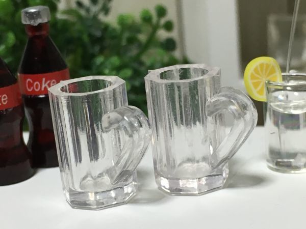 y009-1◆何を注ごう!?◆ ドールハウス 用 ミニチュア ジョッキ 1個 グラス ビール ドリンク Doll House Blythe ブライス リーメント フード拍卖