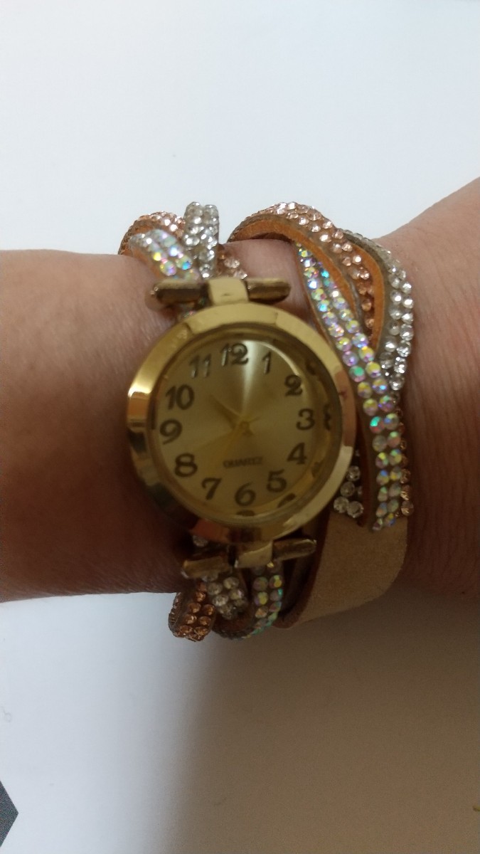(新品)ブレスレット風 バンドがキラキラでゴー☆ジャスで素敵な腕時計 ゴールド系!必ず自己紹介を一読お願い申し上げますm(._.)m☆★拍卖