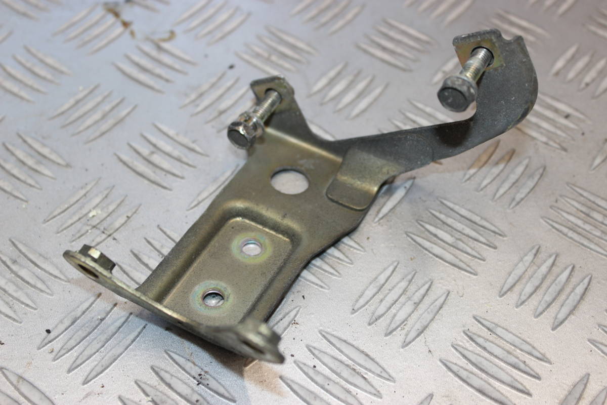 た FZR400R ’89? 1WG イグニッションコイルステー拍卖