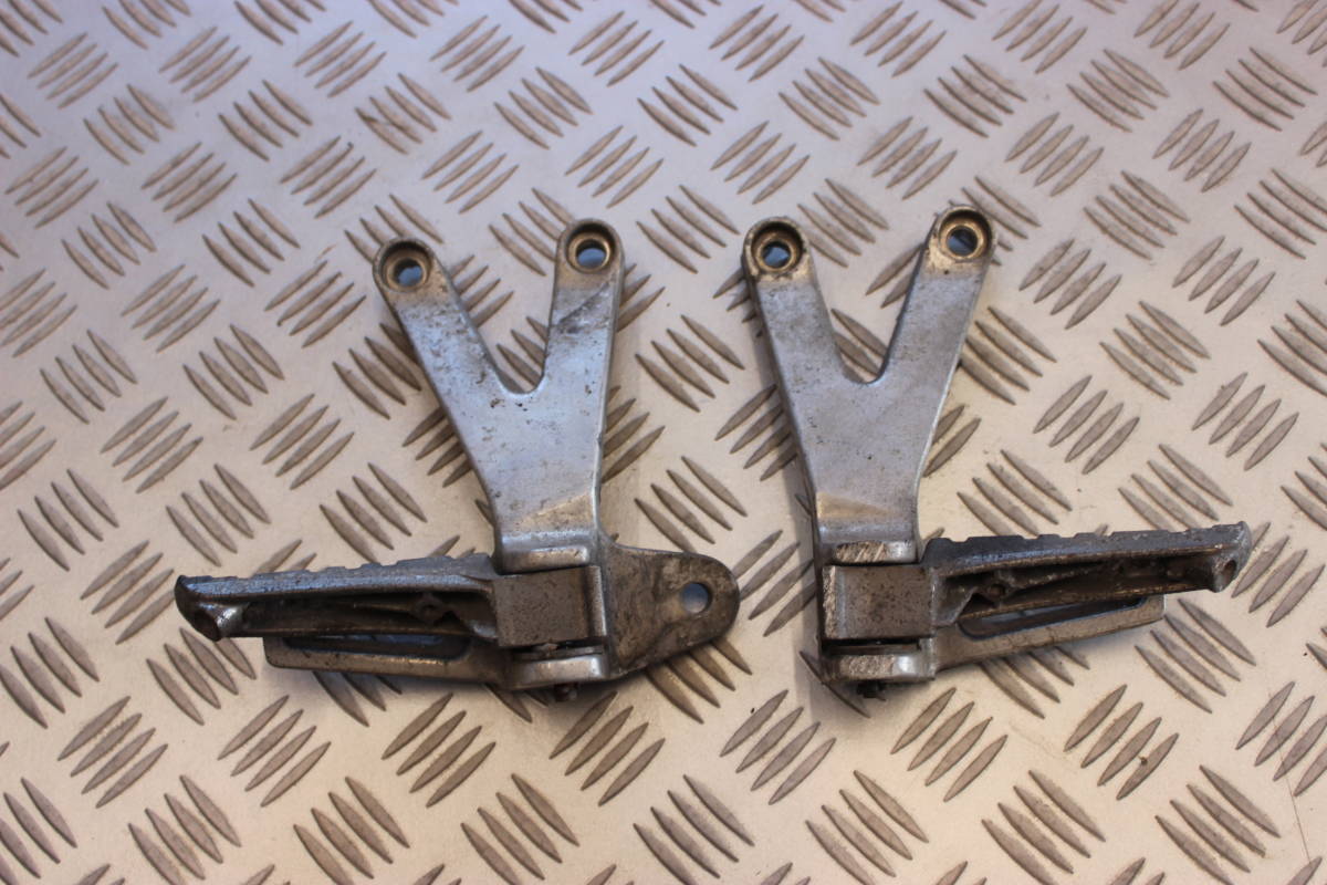 た FZR400R ’89? 1WG 左右 タンデムステップ ☆2TK拍卖