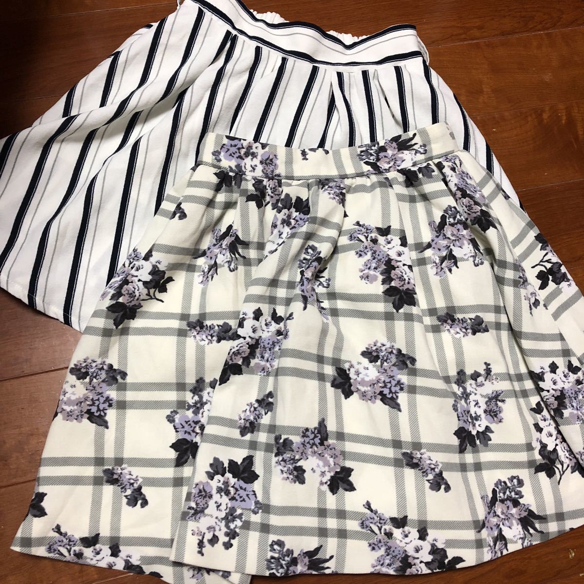 セシルマクビーCECIL McBEE Mサイズ 花柄ミニスカート、コルザのSサイズキュロットスカート 2着セット 裏地あり拍卖