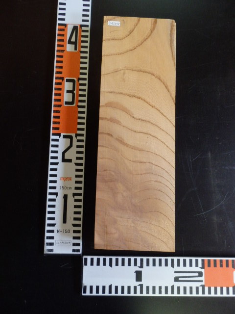 e3032458●約37.6cm×12.3cm×3.8cm欅板 無垢板1枚板 木材 板 DIY 板材 天板 棚板 テーブル 看板 花台など種類豊富!拍卖