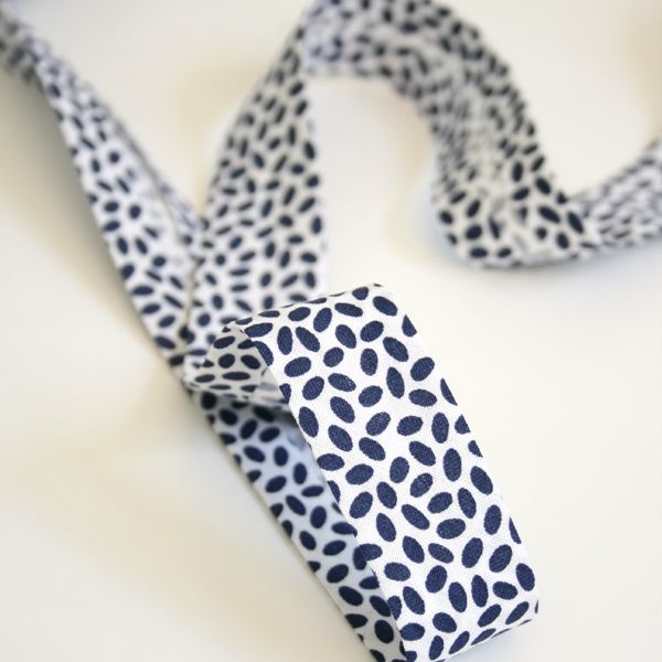 バイアステープ 白地に紺模様 幅20ミリ コットン拍卖