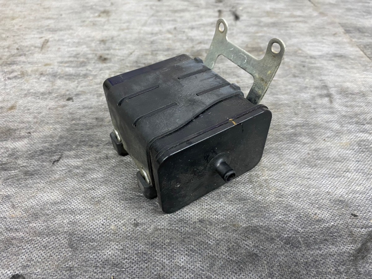 ヤマハ YZF-R6 キャニスタアセンブリ ダンパ ブラケット 2CR-24170-00 フューエル JYARJ271 YAMAHA 純正 部品 パーツ拍卖