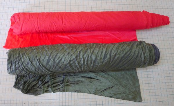 d382【未使用】布ロール2点 赤 巾142㎝ 重量約3㎏ /3色(グリーン グレー ベージュ)巾130㎝ 重量約10㎏【直接引取歓迎 大阪市生野区】/200拍卖