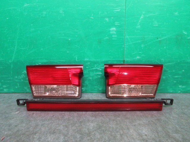 ☆ ニッサン サニー FB15-3829・・ 純正 リア フィニッシャーランプ 左右 + センター ガーニッシュ 3点 セット (ハ-6) ☆拍卖