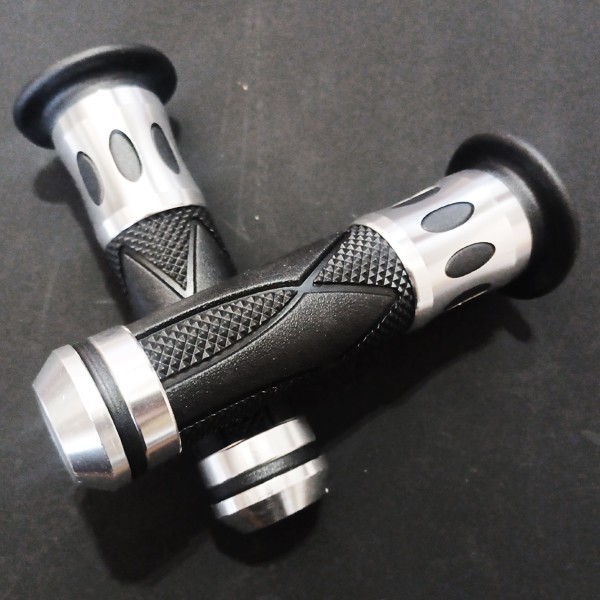 CBR125R CBR150R CBR250R CBR250RR CBR400R CBR600RR NSR125 NSR250R 汎用 アルミ ラバー グリップ ハンドル バーエンド アクセル 銀拍卖