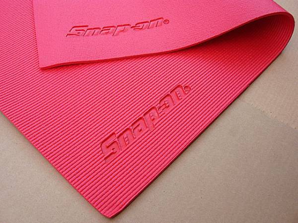 即落!スナップオン*絶版*フェンダーカバー(ユーティリティマット/多目的マット/ノンスリップ)寝板の代わりにクリーパーマットとしても・拍卖