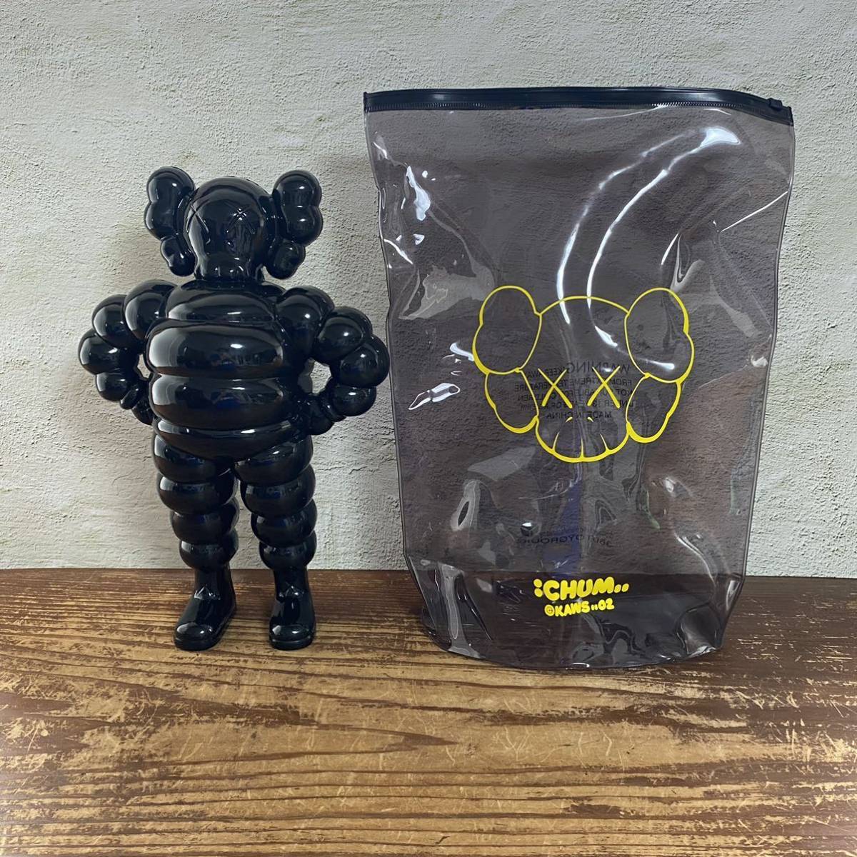 【新品未使用 KAWS CHUM 2002 500体限定 直筆サイン入り 黒 ブラック 360 TOY GROUP KAWS ONE購入 正規品 暗所保管品 カウズ フィギュア】拍卖