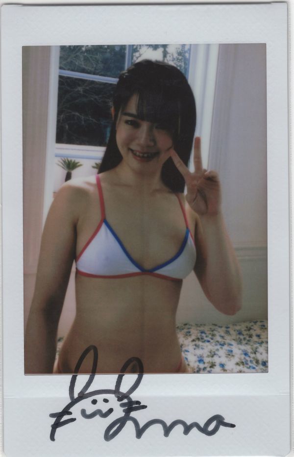 ◎清楚で健康的なむっちりお尻【香取杏南】(かとりあんな)1stDVD『清純クロニクル』直筆サイン入り撮影現場 生チェキ 白ビキニdeピースver.拍卖