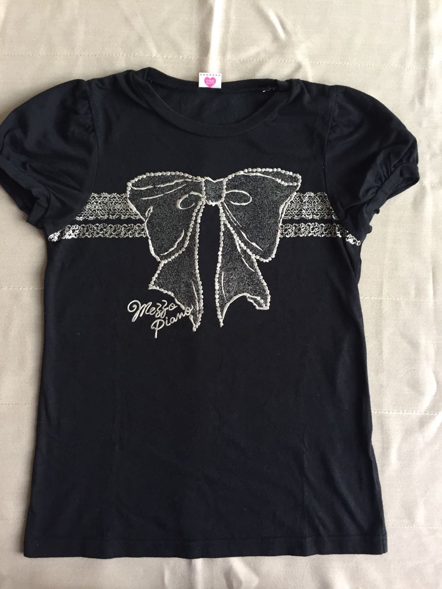 ★メゾピアノ★大きなリボンと透かしドットの黒の半袖Tシャツ♪長め★135センチ★超美品拍卖