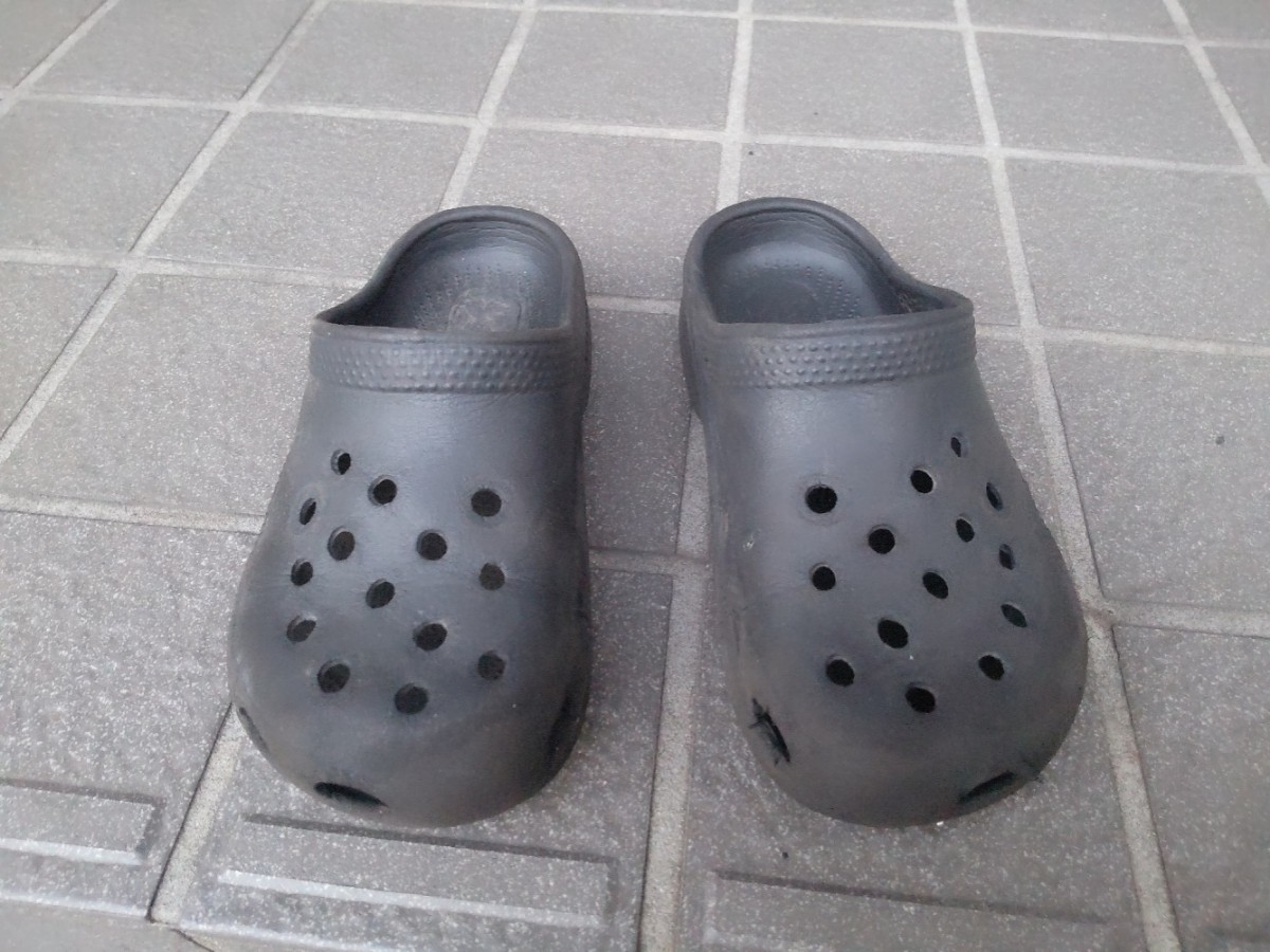 17cmCROCS クロックス サンダル■クラシック クロッグ キッズ&ジュニア(子供用) CLASSIC CROG KIDS J2【中古】黒 ブラック子供靴 拍卖