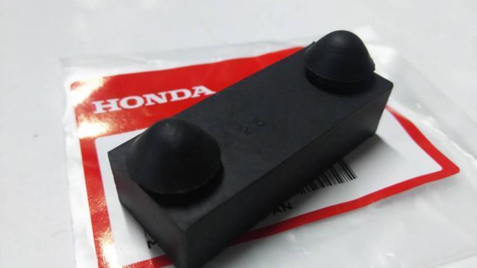 送料込み■CB1100 SC65シートゴム クッションラバーゴム 1個ホンダ純正拍卖