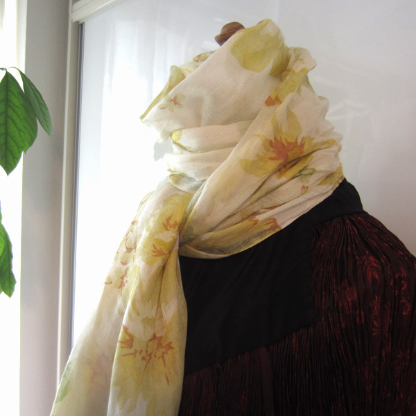 美品 ハニーズ 薄手 ボタニカル柄ストール 薄クリーム 拍卖